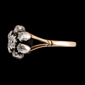 RING, 18 k guld/silver och rosenstenar, 1900-talets första hälft.