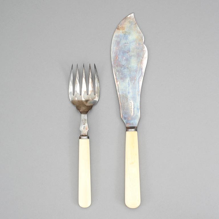 FISKBESTICK, silver och ben, Atkin Brothers, Sheffield, 1918. Total vikt ca 258 gram.