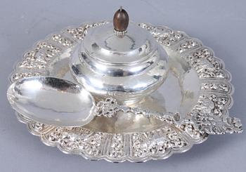 SKED, ASSIETT samt BURK MED LOCK, silver, ca 240 g.