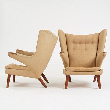 Hans J. Wegner, fåtöljer, ett par, "Bamse /Papa Bear", AP-stolen, Danmark, 1950-60-tal.