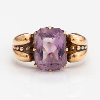 A 14K gold ring with an amethyst. Rikhard N. Sund, Helsinki 1953.