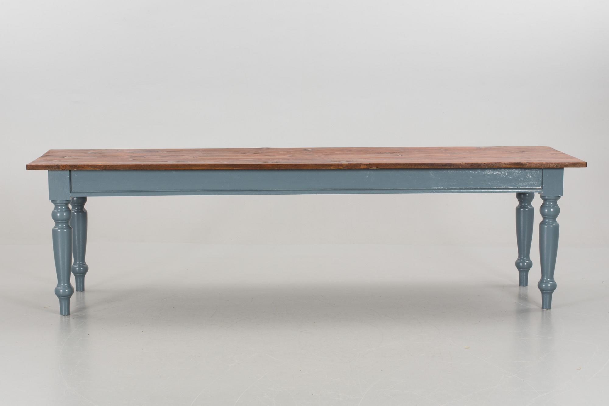 An early 1900's dining table.