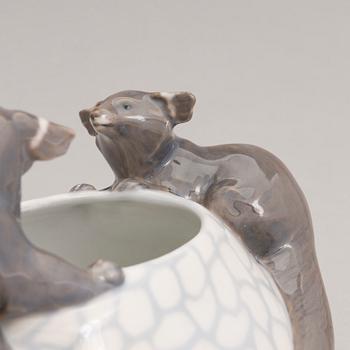 A porcelain bowl, Royal Copenhagen, Danmark 1889-1922.