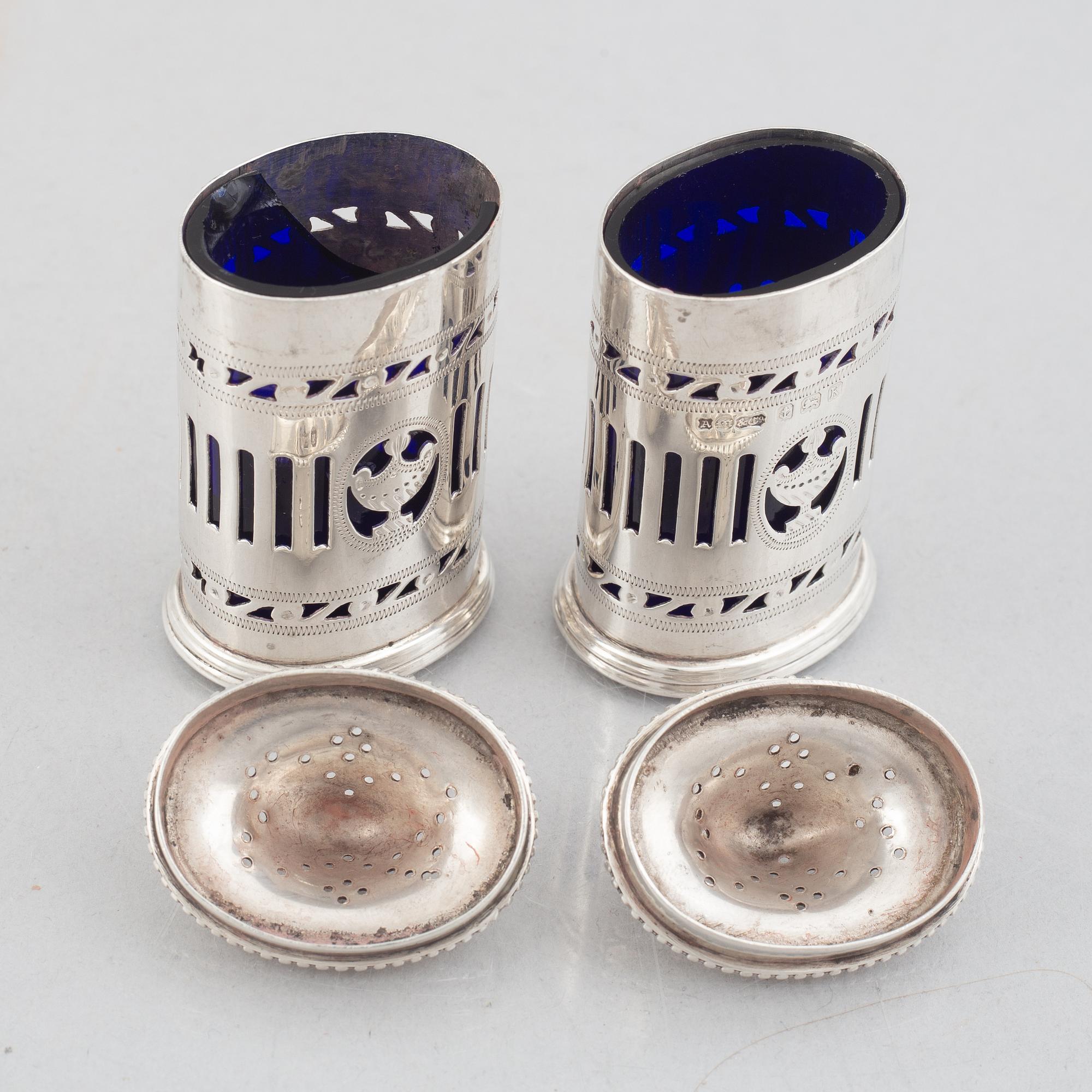 Seven pieces of English silver, different silver smiths, 1904-1936.