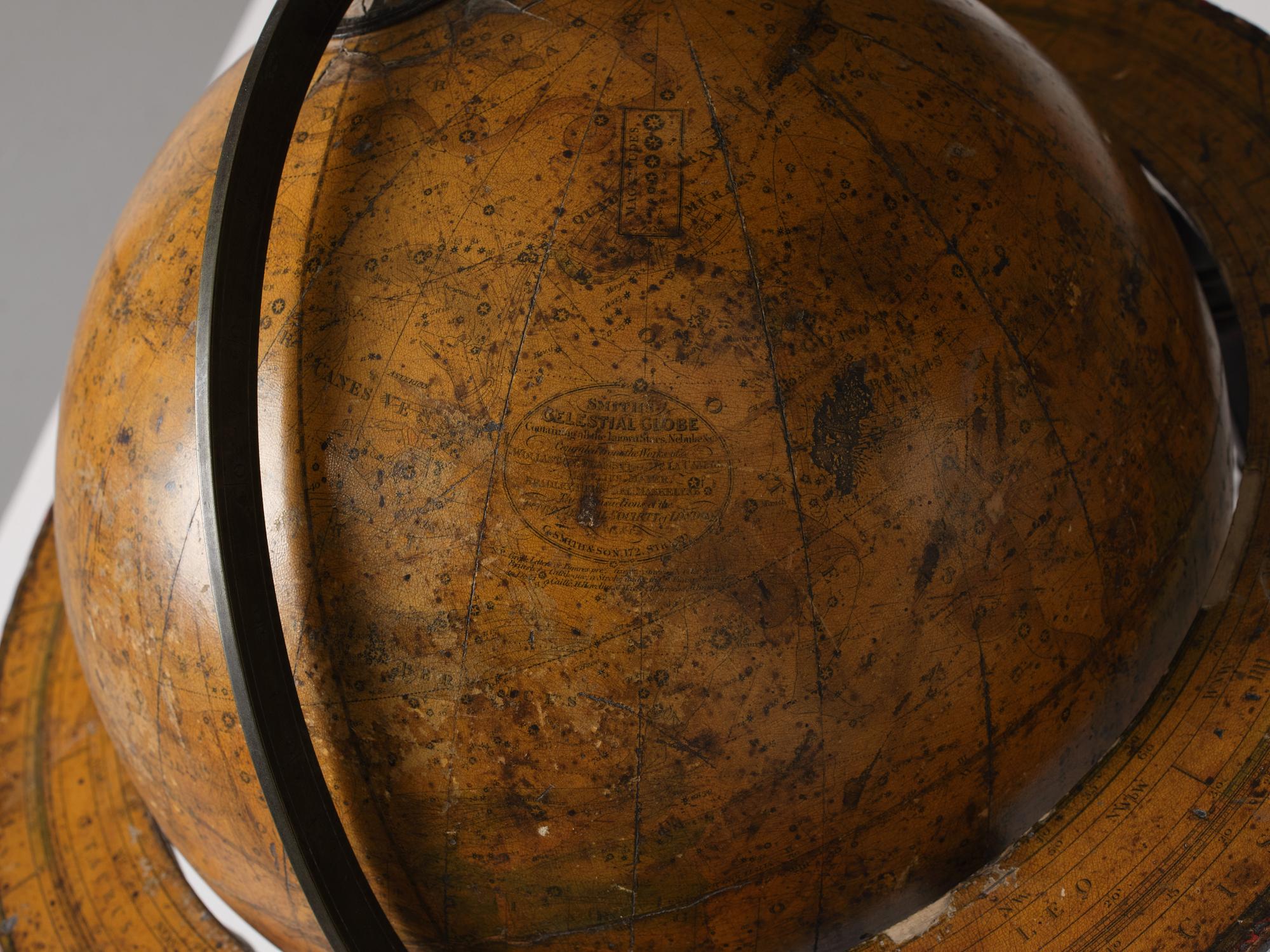 Himmelsglob, av Charles Smith & Son (globmakare verskamma i London 1803-62).
