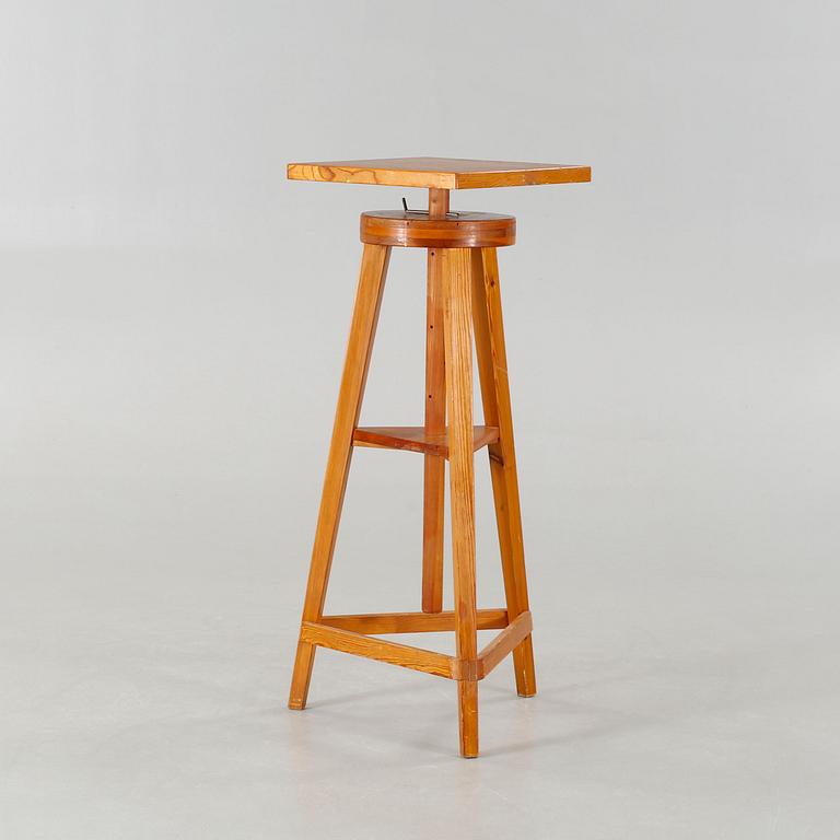 A sculpting table from the mid 20th century.