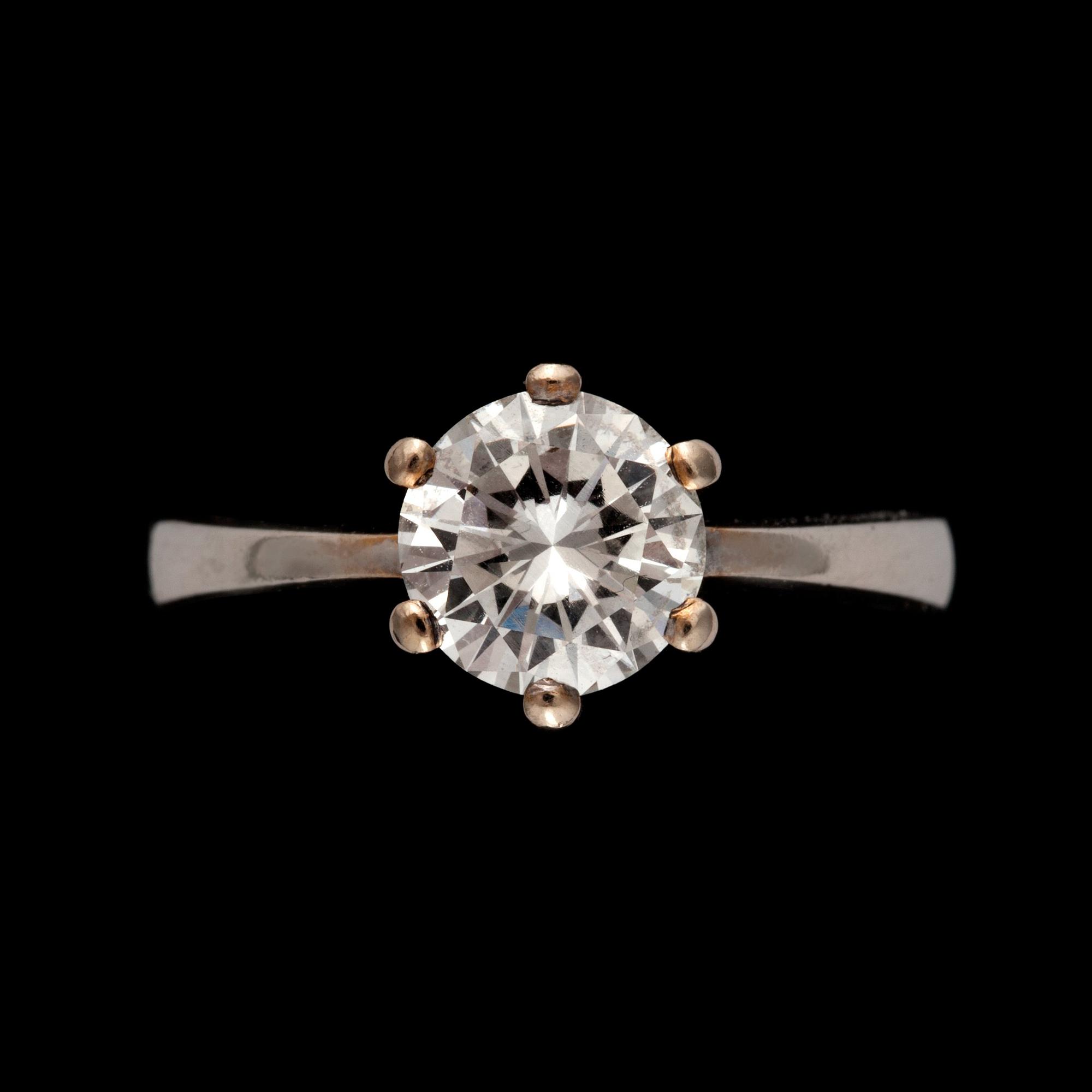 A diamond ring, 1.54 cts according to certificate. Quality G/VVS2.