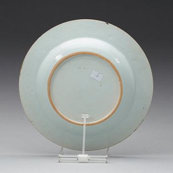 An enamelled armorial dinner plate, Qing dynasty, Yongzheng (1723-35).