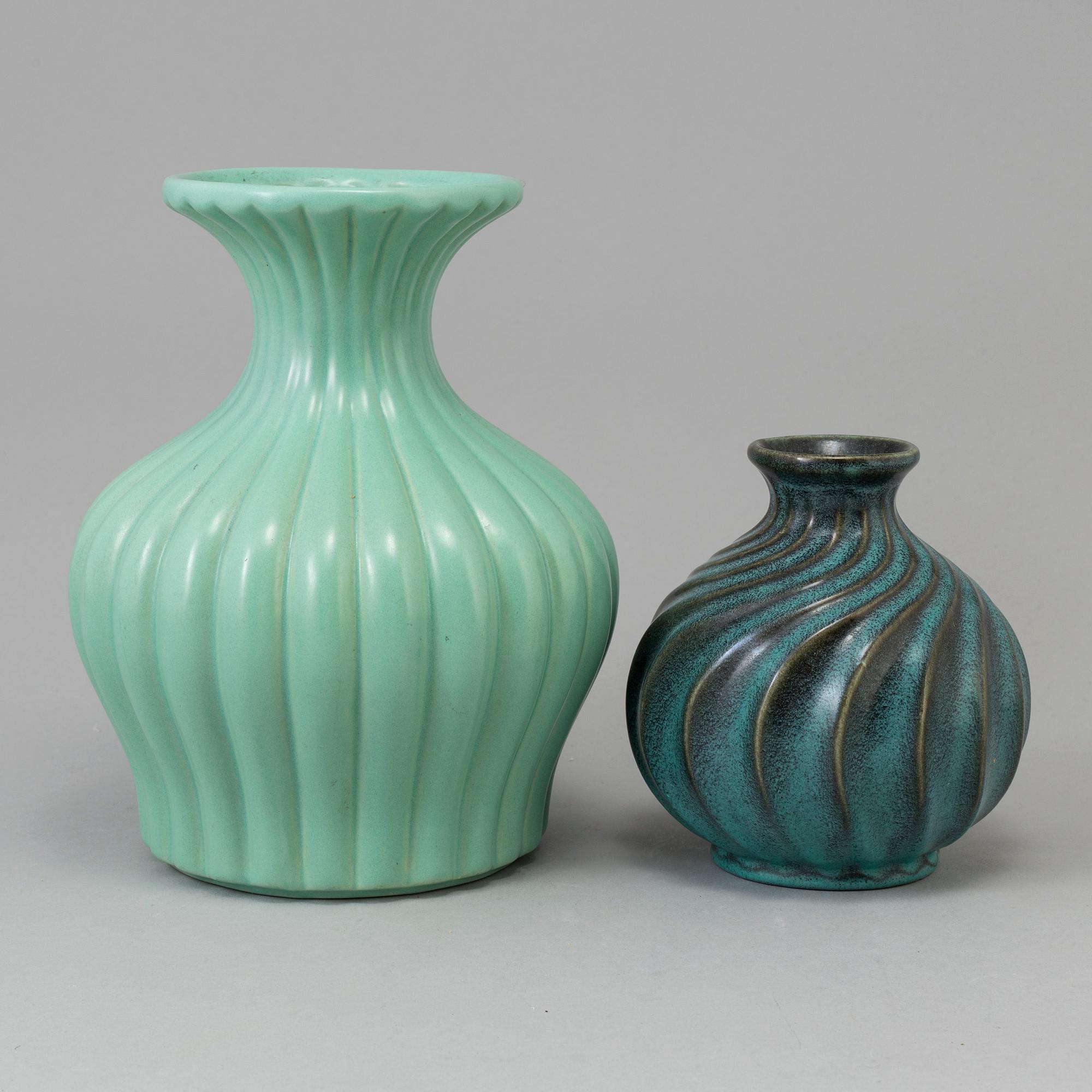 Two Ewald Dahlskog 
faience vases from Bo Fajans, Gefle, 1930s / 40s.