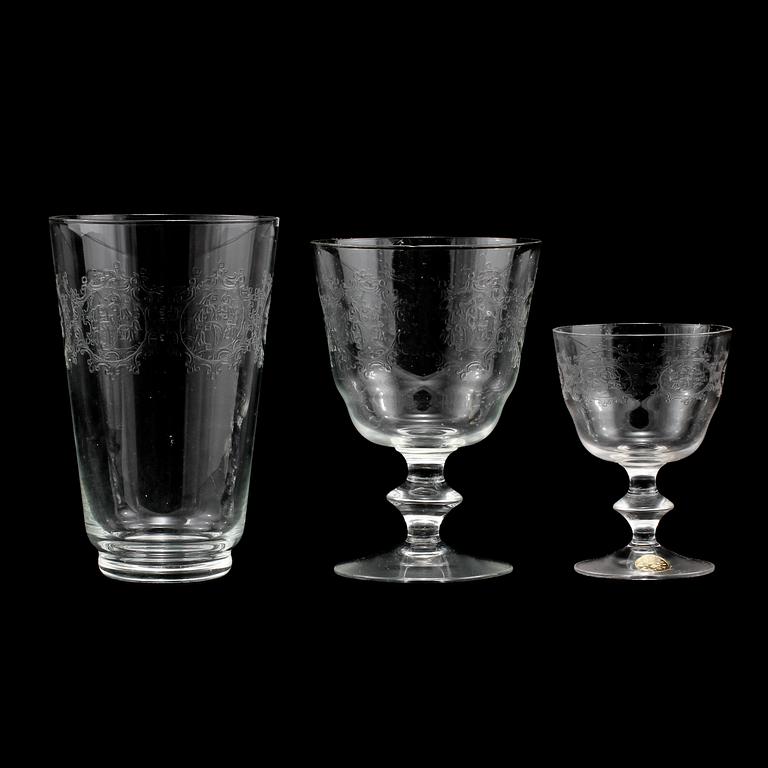 GLASSERVISDELAR, 27 st, Kosta, omkring 1900-talets mitt.