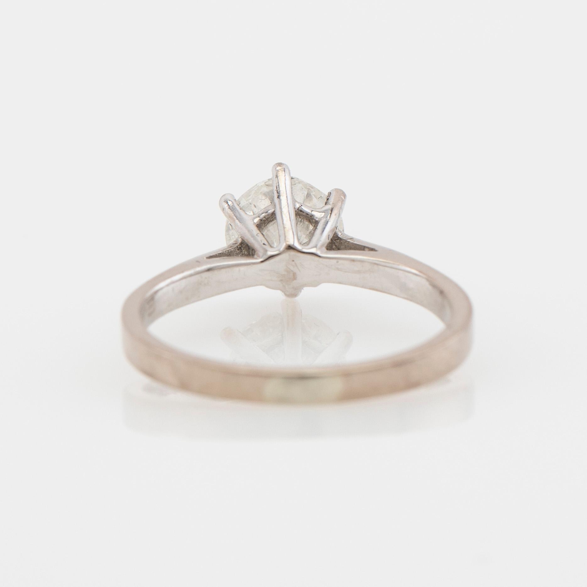 Ring, 18K vitguld med briljantslipad diamant.