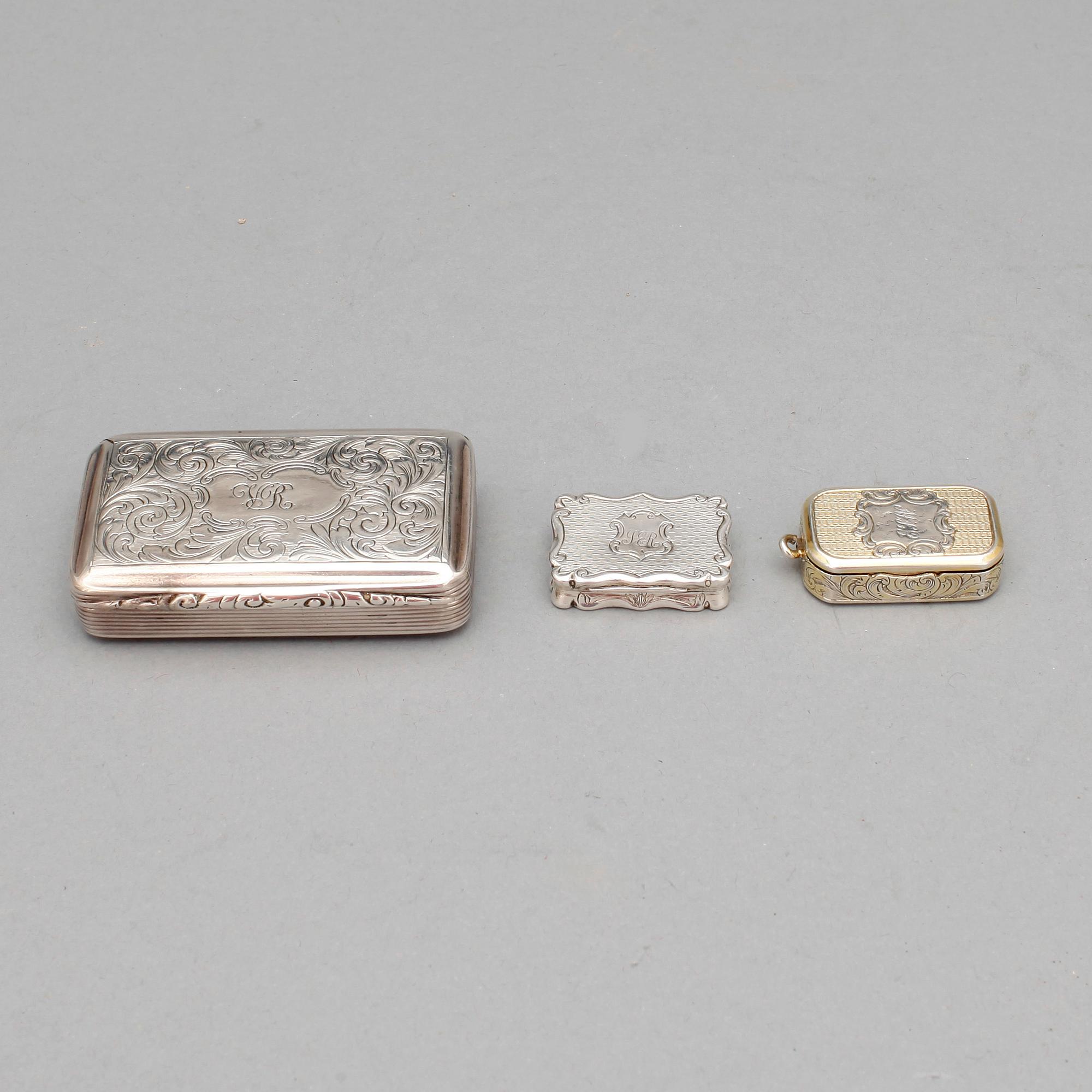 SNUSDOSOR, 3 st, silver, Birmingham, 1800-talets andra hälft. Vikt: 70 gram.