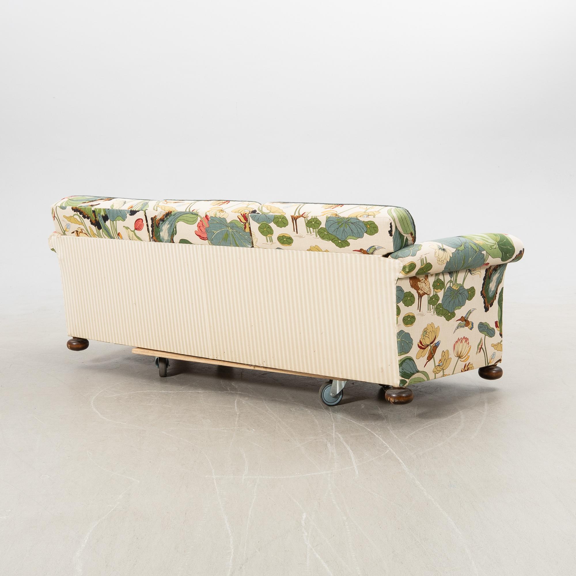 Soffa 1900-talets mitt.