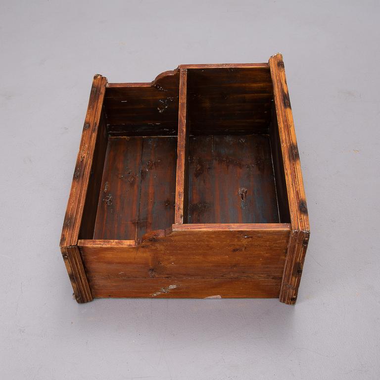 VÄGGHYLLA, allmoge, 1800-tal.