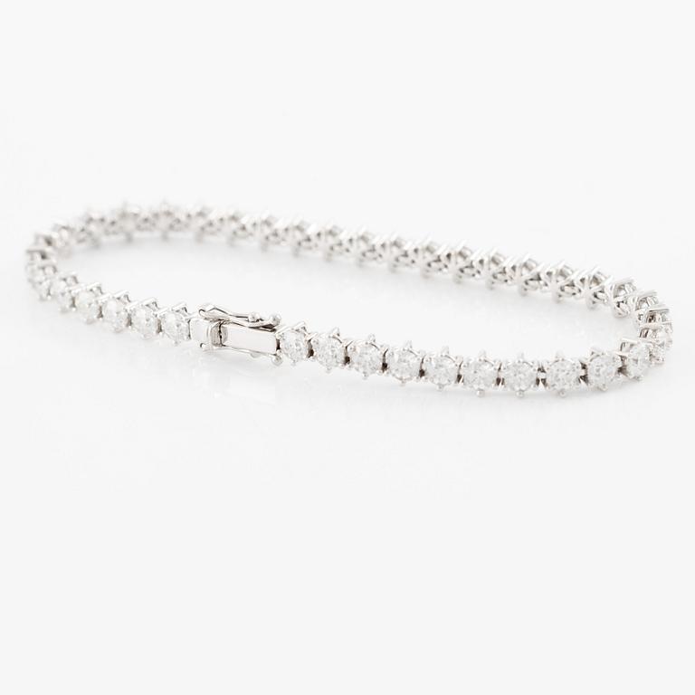 Tennis bracelet, 18K white gold with fancy-cut diamonds.