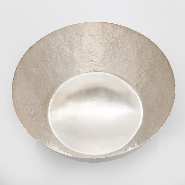 Tapio Wirkkala, malja, hopeaa, Kultakeskus Hämeenlinna 2007.