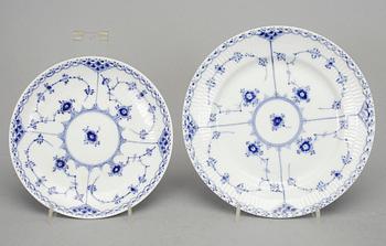 KAFFE-/TESERVIS, 24 delar, porslin, "Musselmalet", Royal Copenhagen, 1900-talets andra hälft.