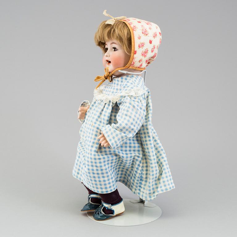 a porcelain doll by Simon & Halbig/Kämmer & Reinhardt ca 1914.