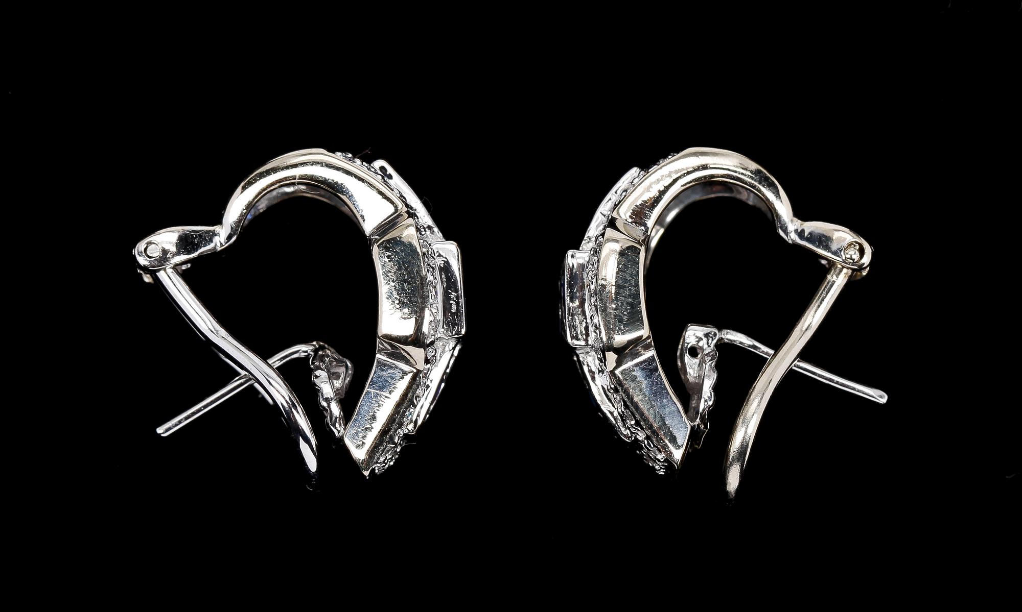 EARRINGS, carré cut blue sapphires and brilliant cut diamonds, tot. app. 0.40 cts.