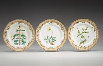 A set of six Royal Copenhagen 'Flora Danica' dessert dishes, Denmark, 20th Century.