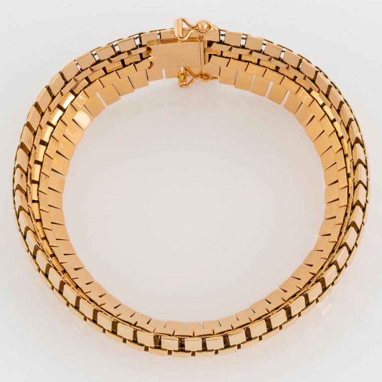 An 18K gold bracelet.