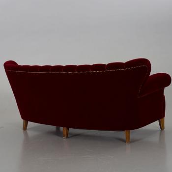 A 1940'S SOFA.