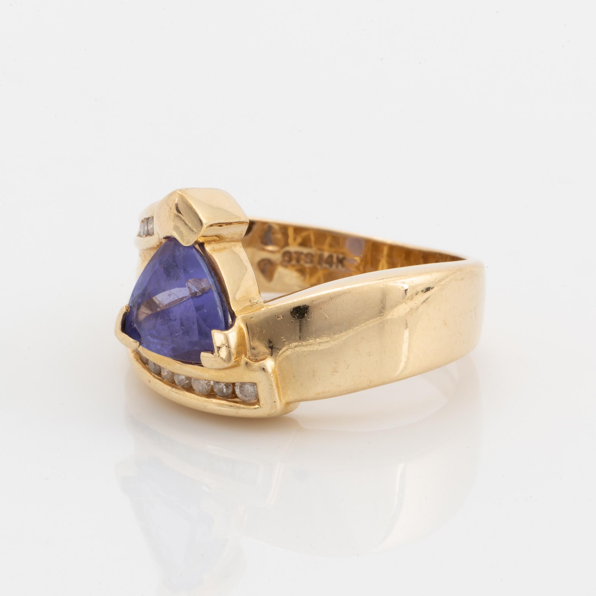 Brilliant-cut diamond and tanzanite ring.