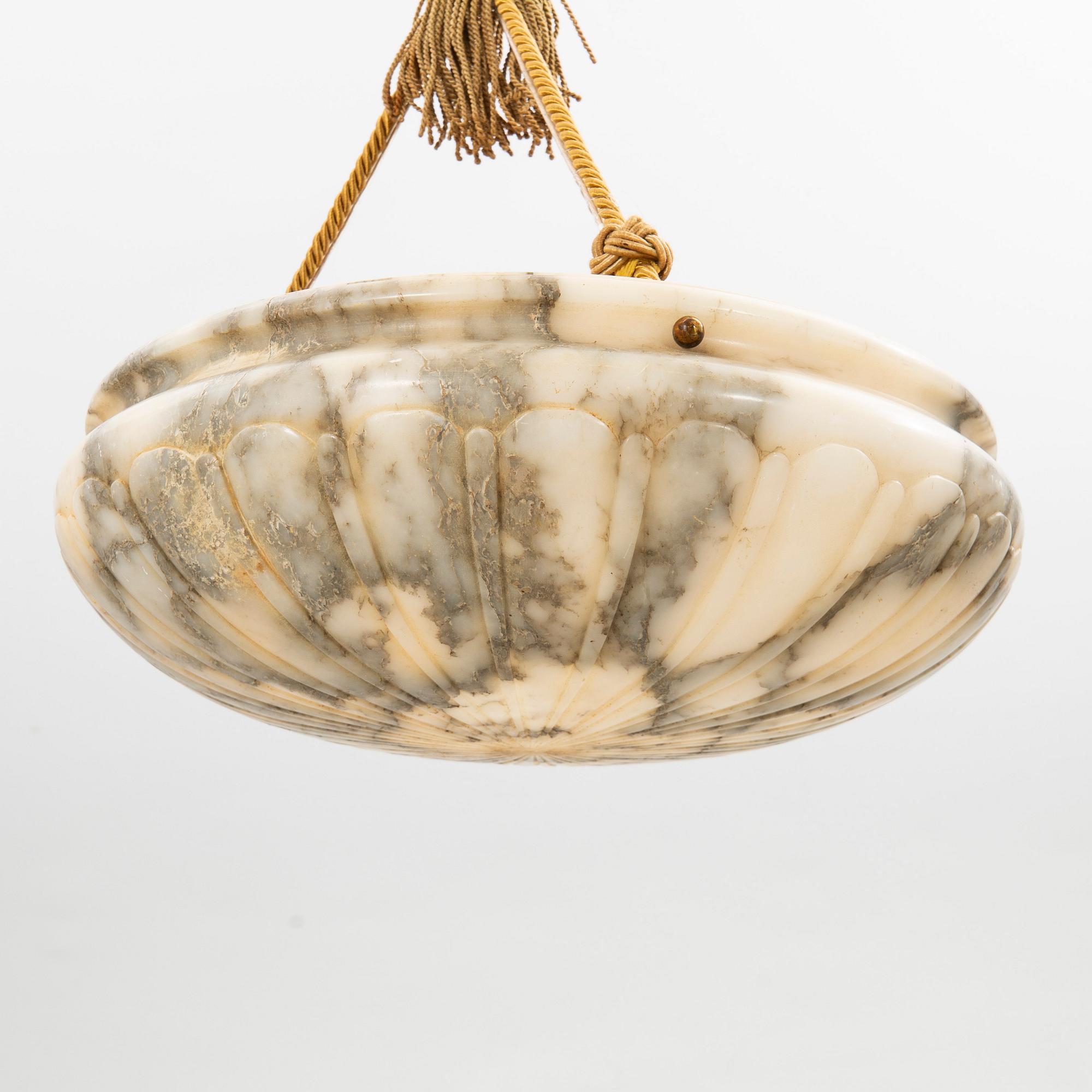 Taklampa, alabaster, 1920-tal.