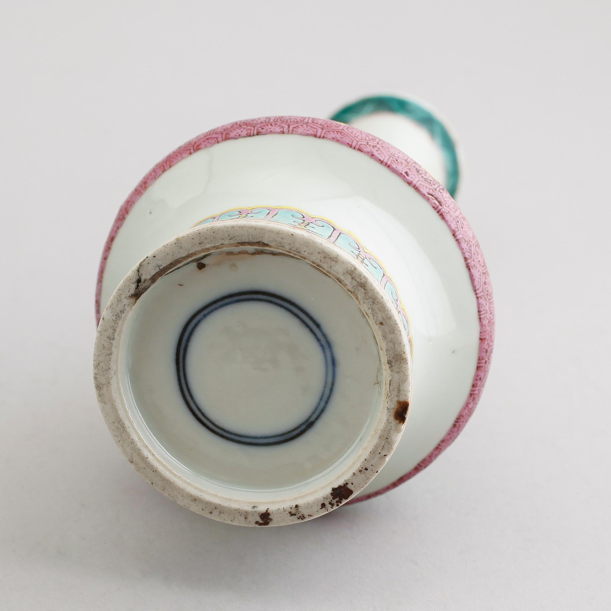 TALLRIK SAMT VAS, porslin, Kina, sannolikt 1800-tal.