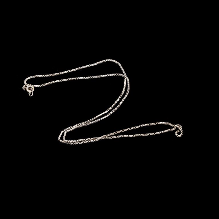 RINGAR, 3 st, samt KEDJA, 18k vitguld med briljantslipade diamanter, bl a 1969. Tot ca 20 g.