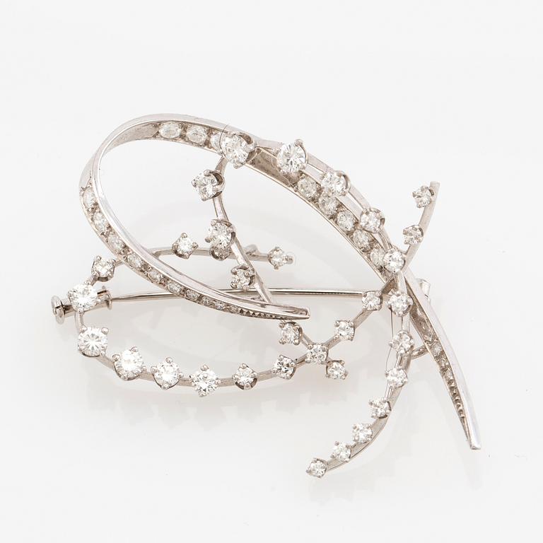 Brosch 18K vitguld och diamanter ca 1,50 ct.