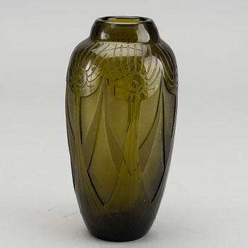 THEODORE LEGRAS, a signed etched glass vase around 1920.