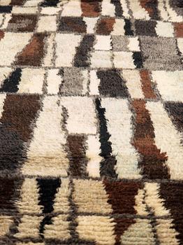 M Harström, MATTA. "Mörk konstruktion". Rya. 223 x 138,5 cm. M. Harström, Hemslöjden, Borås.