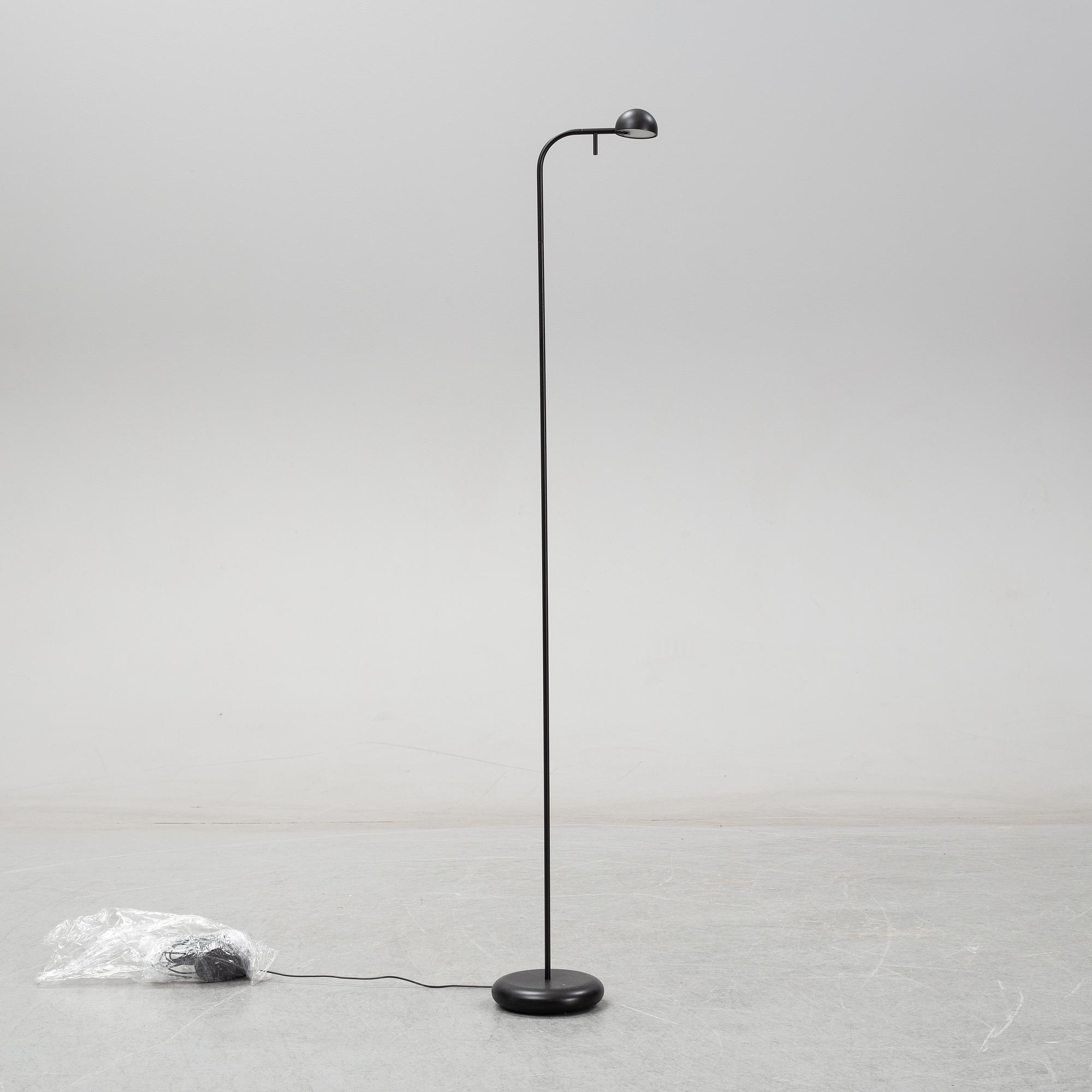 Ichiro Iwasaki, "Pin" golvlampa, Vibia, 2000-tal.