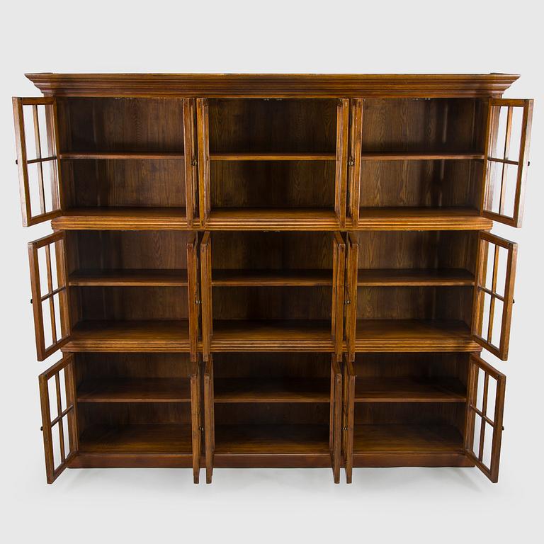 Vitrin / Skåp, modell Clifton ta Fritzies tillverkare Club Vintage Interiors 2011-2017.