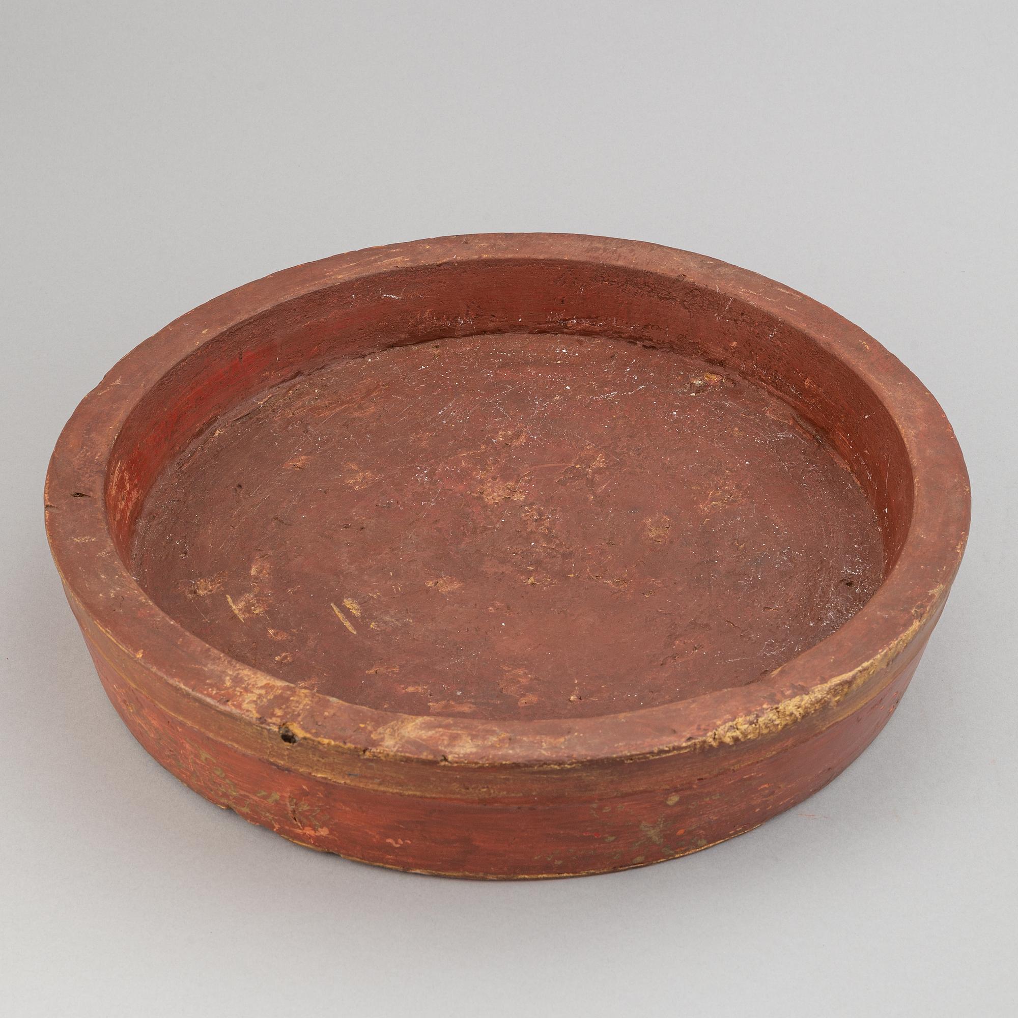A red lacquered wooden box with cover, 20th century.