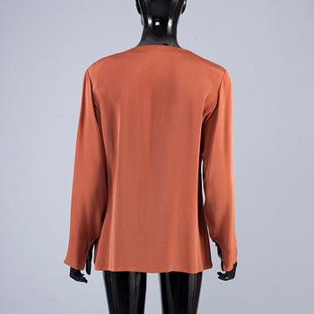 BLUS, Yves Saint Laurent.