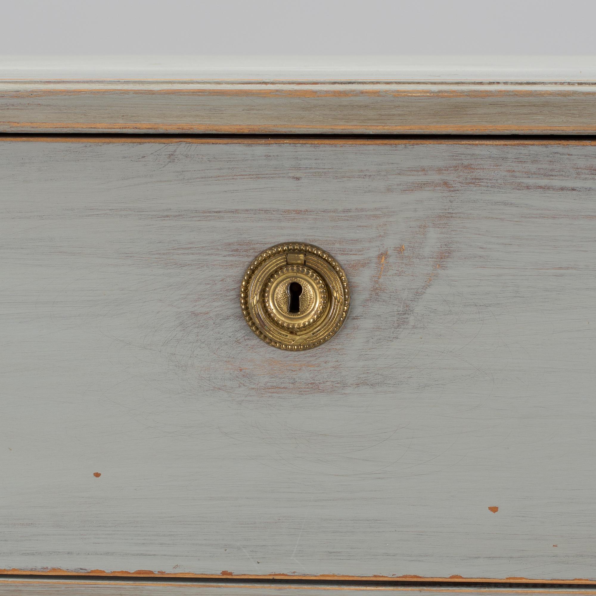 BYRÅ, gustaviansk stil, 1900-talets första hälft.