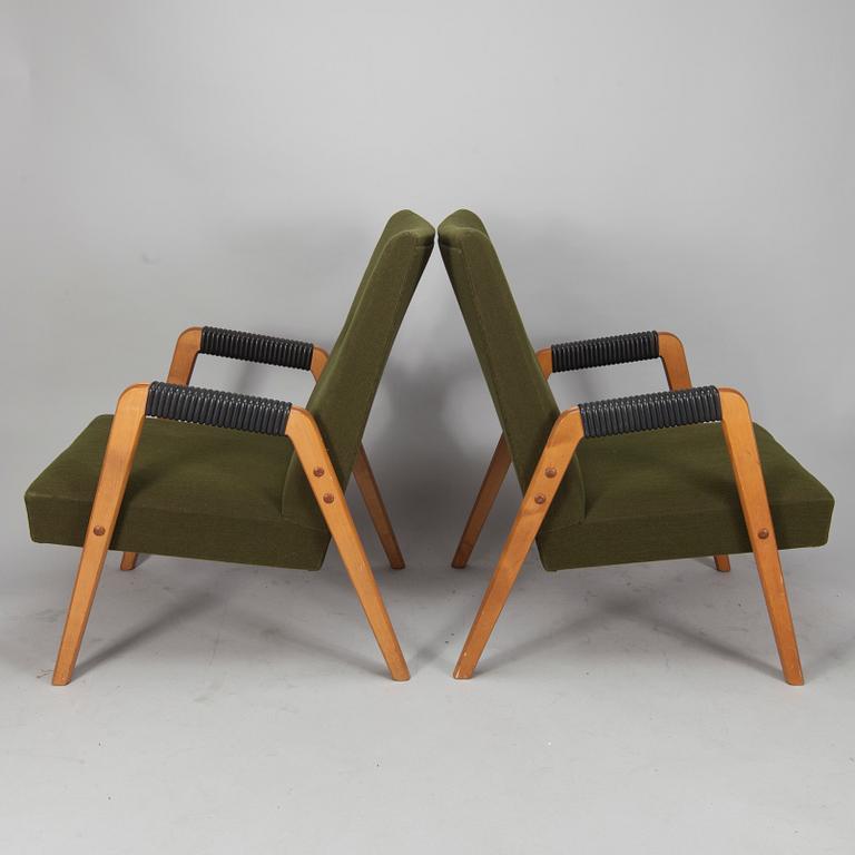 KARMSTOLAR, ett par, bär Stockmanns stämpel, 1900-talets mitt.