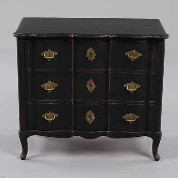 BYRÅ, barockstil, omkring 1900-talets mitt.