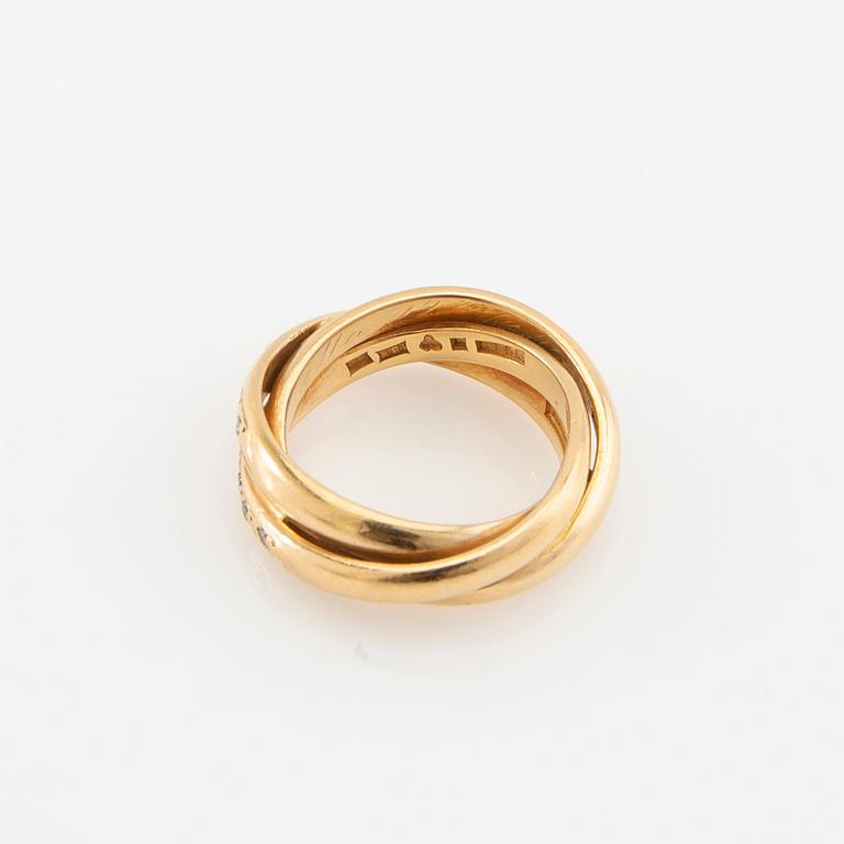 Ring in 18K gold set with round brilliant-cut diamonds.