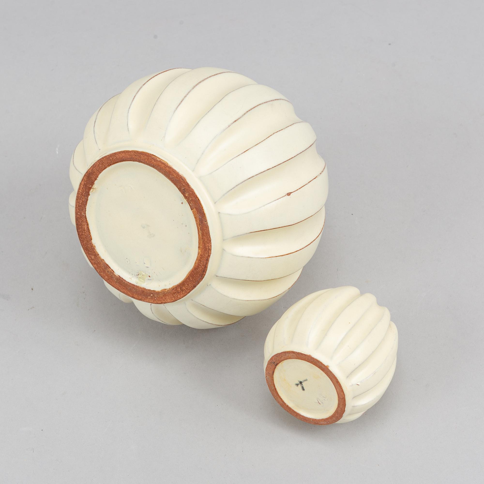 Two earthenware vases by Vicke Lindstrand, Uppsala Ekeby.