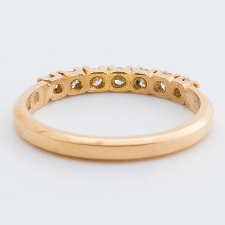 RING 18K gold w 7 brilliant-cut diamonds 0,21 ct engraved. Strömdahl Stockholm 1985.