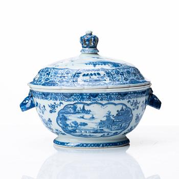 Terrin med lock, kompaniporslin. Qingdynastin, Qianlong (1736-95).