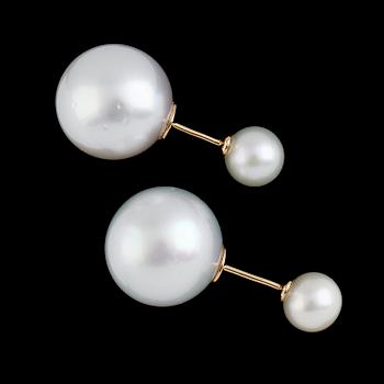 ÖRHÄNGEN, 1 par, 18K guld, odlade pärlor. Vikt ca 12 g.