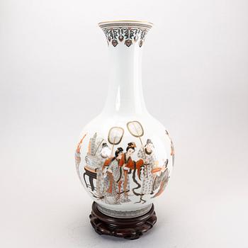 A Chinese porcelain vase  1960/70s.