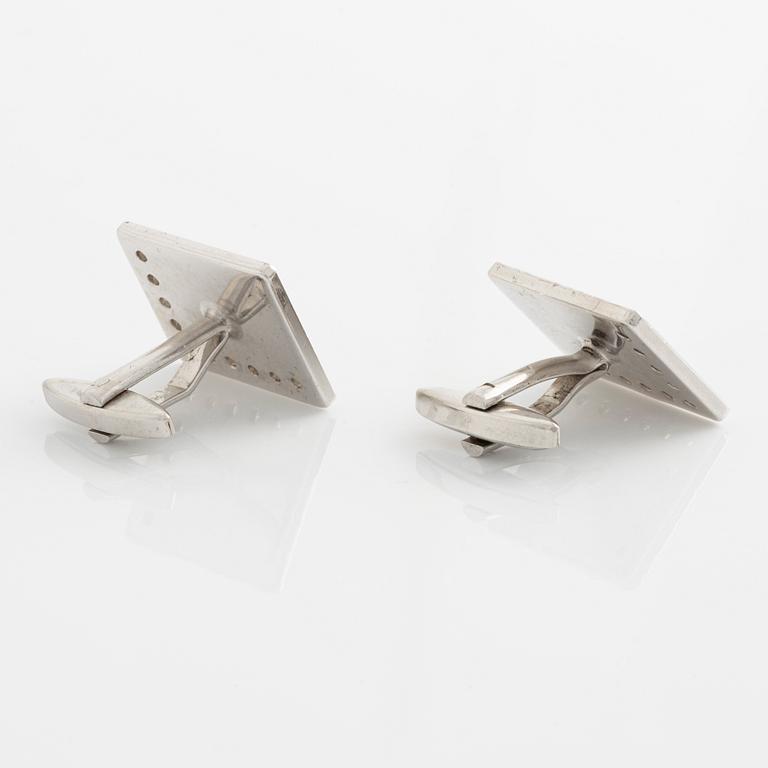 Cufflinks, a pair, white gold with brilliant-cut diamonds.