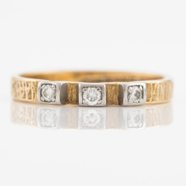 Ring 18K guld med runda briljantslipade diamanter, för Lapponia 1971.