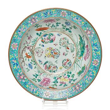 1010. A famille rose basin, Qing dynasty, 19th Century.