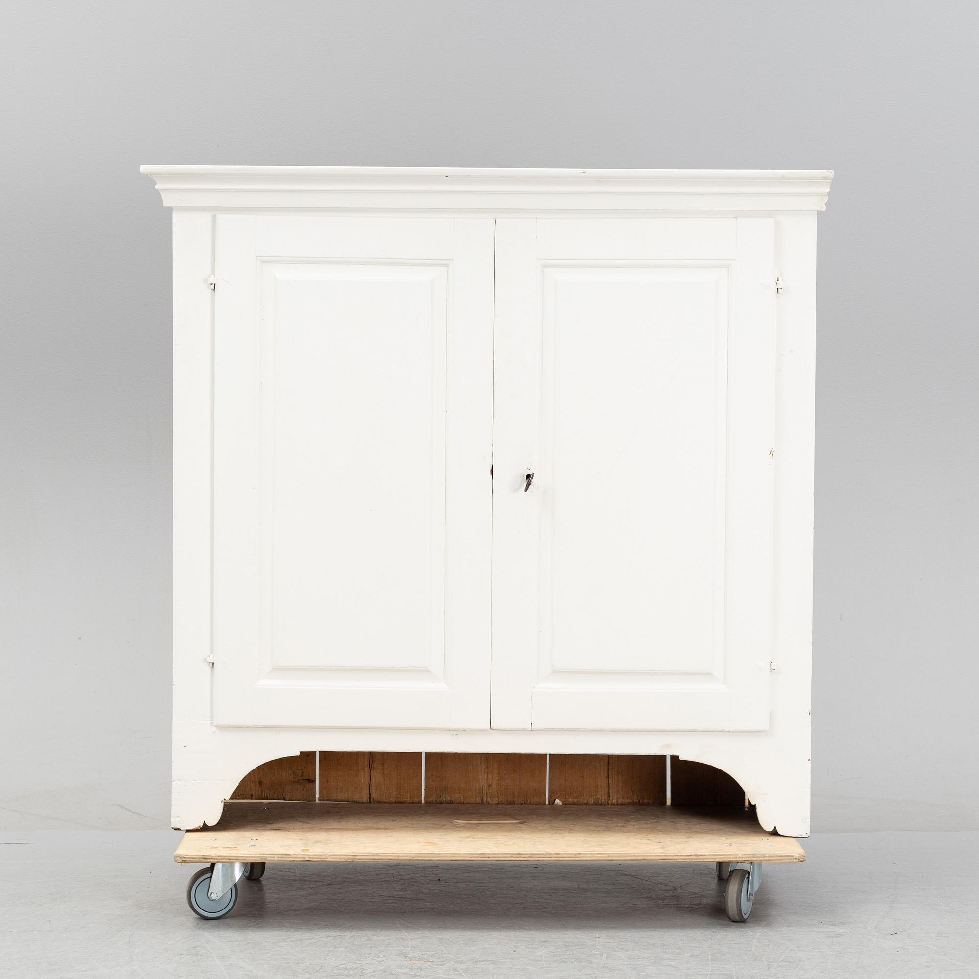 A painted cabinet, first part of the 19th Century.